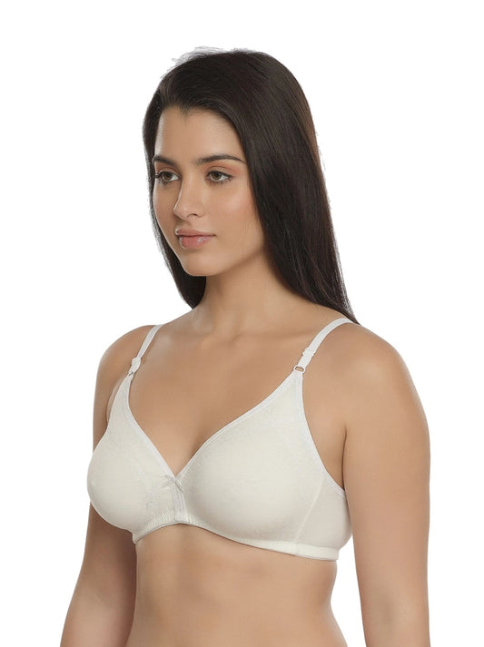 Encircled in stitches and mildly cushioned on the sides, this bra is for  firm shape and full coverage. The cup of the bra has been desi